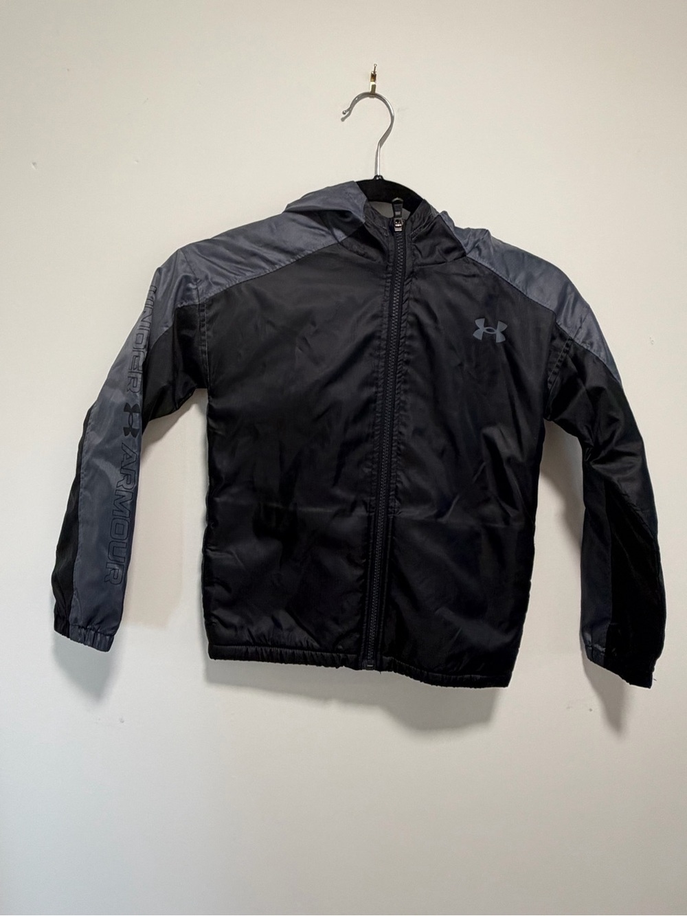 Under Armour Boys Black and Gray Hooded Fleece Lined Windbreaker Jacket - Size 7